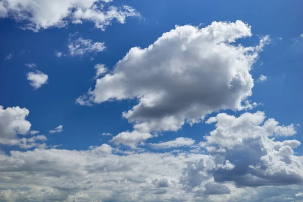 Formazione Nuvole Pioggia Nel Cielo Blu — Foto Stock