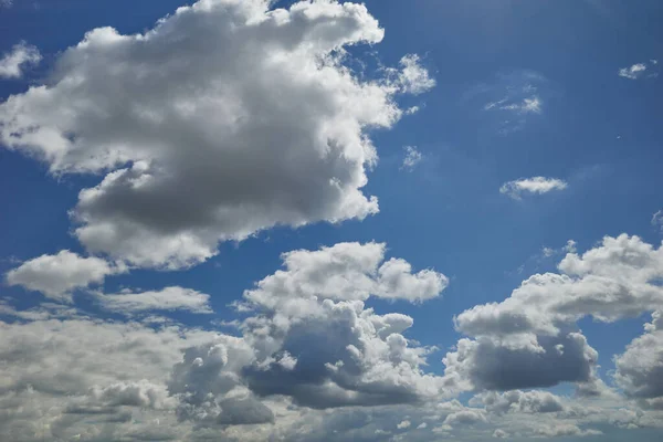 Délicieux Nuages Volent Dans Ciel Bleu — Photo