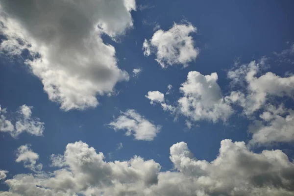 Pluizige Wolken Blauwe Lucht — Stockfoto