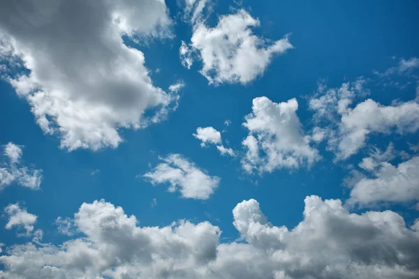 Cumulo Nuvole Nel Cielo Azzurro — Foto Stock