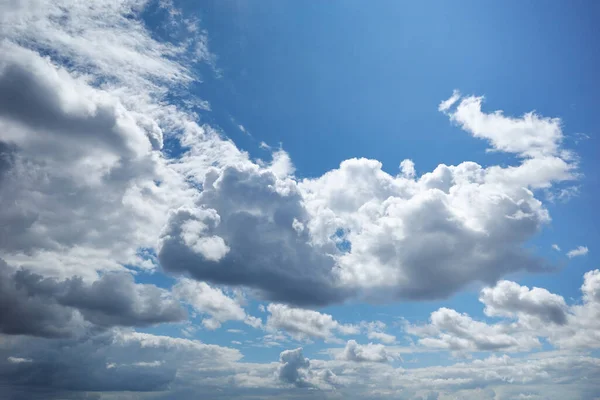Nuvole Cumulus Illuminate Luce Solare Brillante Nel Cielo Blu — Foto Stock