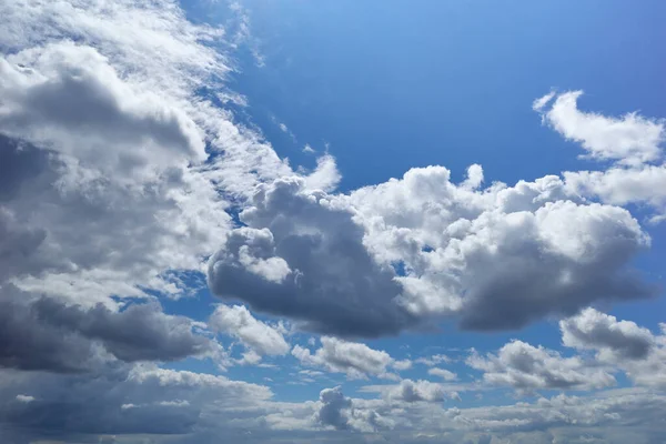 Cumulo Nuvole Nel Cielo Una Giornata Sole Brillante — Foto Stock