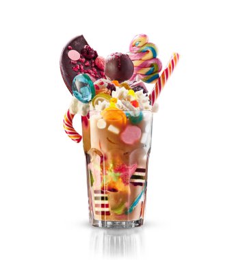 Canavar sallamak, izole ucube karamel sallamak. Renkli, şenlikli bir milkshake tatlılar ile kokteyl jöle. Renkli karamel milkshake dizi farklı childs tatlılar ve beyaz cama davranır