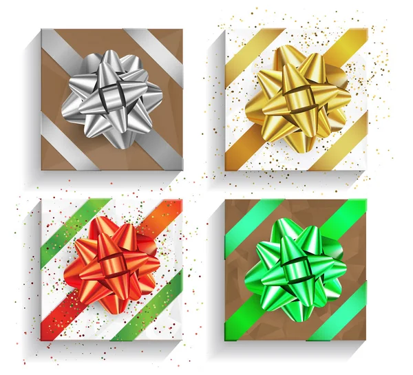 Set van bruin geschenkdozen met grote bogen en linten geïsoleerd op witte achtergrond. Kerst en verjaardag pakket, selebration realistische Gift Box, Top uitzicht, goud, zilver, rood en groen kleuren — Stockvector