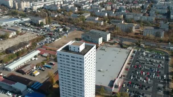 Aerial Bilderna Visar Ofärdiga Höghus Med Nyutvecklade Lägenheter Staden Ploieşti — Stockvideo