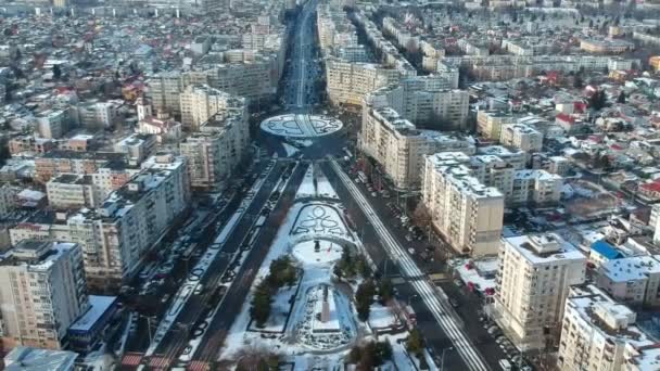 Aerial Vinter Landskap Med Huvudgatan Korsar Staden Ploieşti Romania Från — Stockvideo