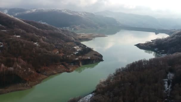 Накопление Воды Речной Долины Горах Образующих Озеро Манечиу Искусственной Плотины — стоковое видео