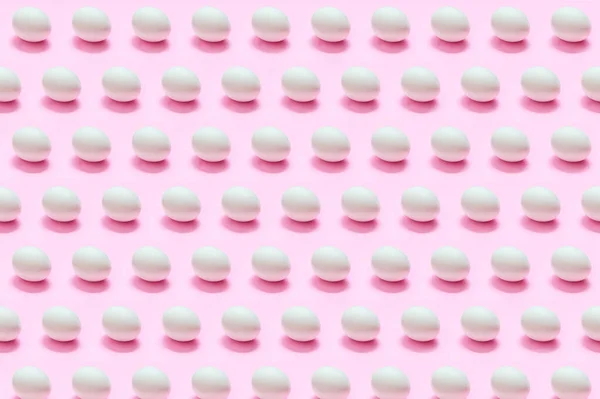 Mnoho Bílých Vajíček Úhledné Řádky Pevném Barevném Pozadí — Stock fotografie