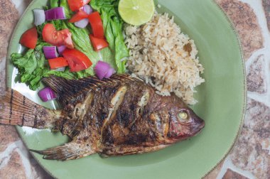 Taze kırmızı Tilapia, Meksika 'da Mojarra olarak bilinir.