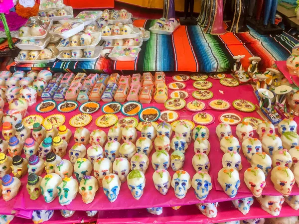 Calaveras Azúcar Mexicanas Dulces Tradicionales Utilizados Como Ofrendas Altares Para —  Fotos de Stock