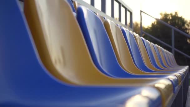 足球场的空排座位 检疫期间的空馆 — 图库视频影像