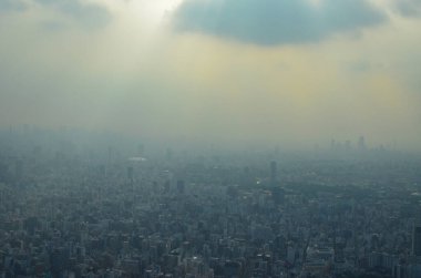 Şehir manzarası ufka bakıyor..