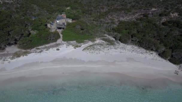 Vedere Aeriană Minunatei Plaje Roz Din Costa Smeralda Sardinia Italia — Videoclip de stoc