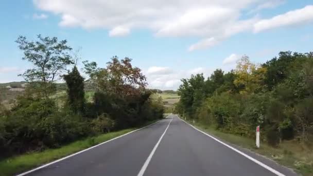 沿着美丽的意大利托斯卡纳乡村的一条道路 — 图库视频影像