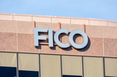 Fair Isaac Şirketi 'nin Silikon Vadisi' ndeki karargahında FICO tabelası var. FICO, San Jose, Kaliforniya, ABD - 2019 kredi puanlama hizmetleri odaklı bir veri analizi şirketi.