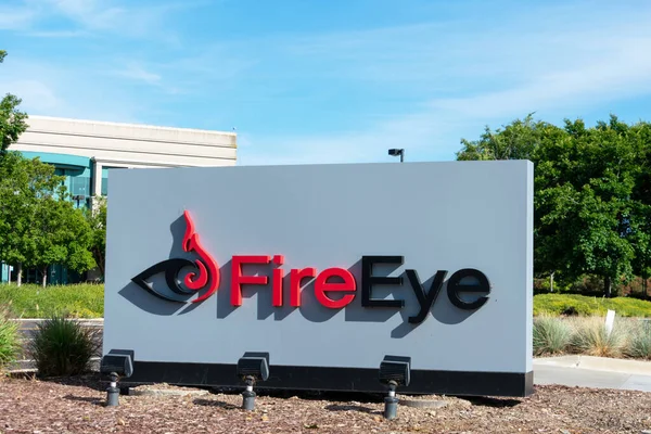 Fireeye Signe Logo Est Affiché Près Campus Entreprise Cybersécurité Basée — Photo