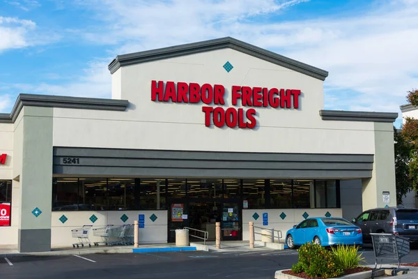 Harbor Freight Tools Fachada Entrada Tienda Minorista Herramientas Equipos Descuento — Foto de Stock