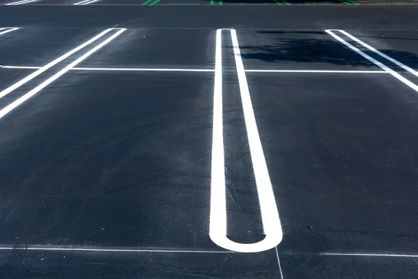 Newly Completed Outdoor Parking Lot Freshly Painted White Green Lines — Stock Photo, Image