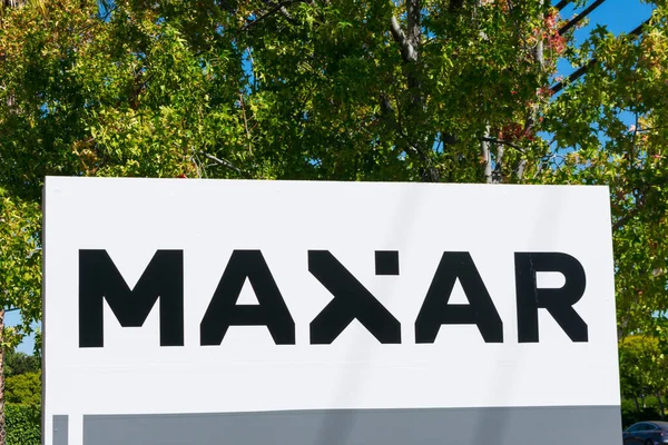 マックスのサインとロゴ Maxar Technologiesは 米国カリフォルニア州パロアルト 2020年の宇宙技術企業です — ストック写真