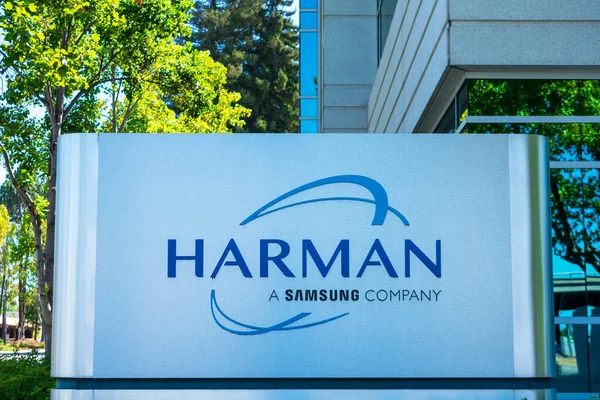 ハーマンのサインとロゴ ハーマン インターナショナル インダストリーズは 自動車メーカー向けのコネクテッド製品を製造 エンジニアに提供しています — ストック写真