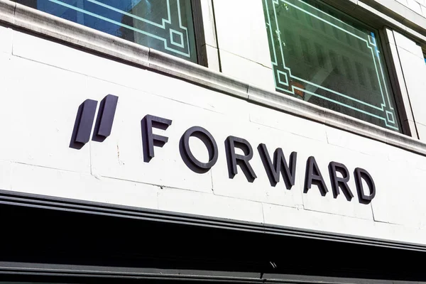 Forward Logo Der Fassade Des Hauptquartiers Für Medizinische Startup Unternehmen — Stockfoto