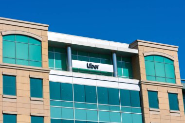Uber Teknolojileri Silikon Vadisi kampüsü. Merkezi San Francisco 'da bulunan Uber Technologies, Sunnyvale, Kaliforniya, ABD' de 2020 yılında kurulmuş çok uluslu bir araç arama şirketidir.
