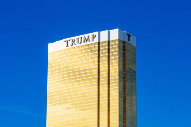 Trump International Hotel altın gökdelen cephesi lüks otel, apartman ve devremülk - Las Vegas, Nevada, ABD - Aralık, 2019