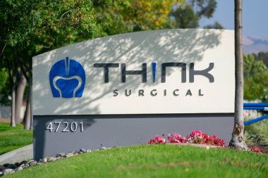 Silikon Vadisi 'ndeki aktif robotik cerrahi sistem üreticisi merkezindeki cerrahi imzayı düşünün - Fremont, CA, USA - 2020