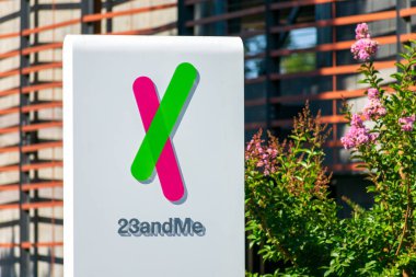 23andMe logosu ve imzası Silikon Vadisi - Sunnyvale, California, ABD - 2020