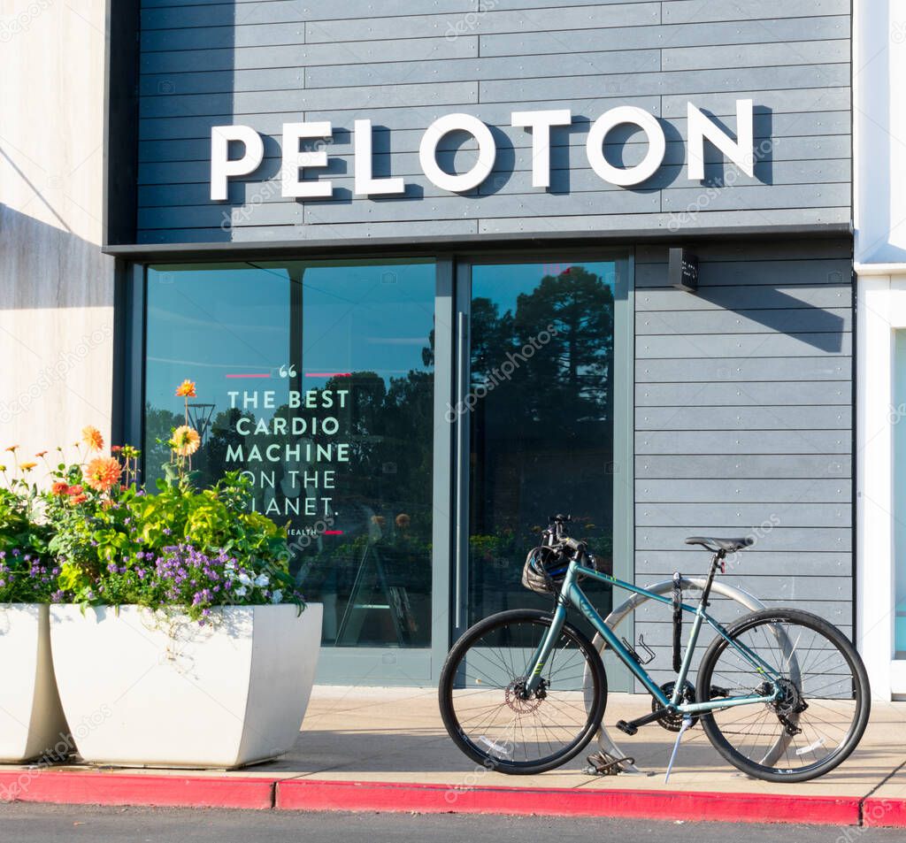 Peloton store exterior in upscale outdoor shopping center. Peloton Interactive is an exercise equipment company whose main product is a luxury stationary bicycle - Palo Alto, California, USA - 2019