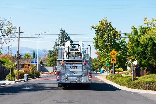 Zadní Pohled Santa Clara County Hasiči Žebřík Truck Cestě Ems — Stock fotografie