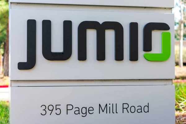 Jumio unterschreibt am Hauptsitz des Unternehmens für mobile Online-Zahlungen und Identitätsprüfung - Palo Alto, Kalifornien, USA - 2020 — Stockbild Jumio Unterschreibt Hauptsitz Des Unternehmens Für Mobile Online Zahlungen Und — Stockfoto