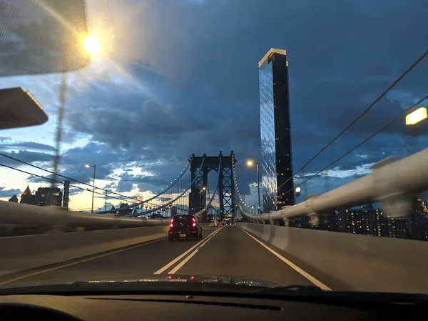 Conduite Pendant Coucher Soleil Par Manhattan Bridge New York — Photo