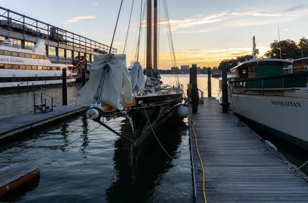 New York Usa Juli 2020 Utsikt Mot Hamnen Vid Solnedgången — Stockfoto