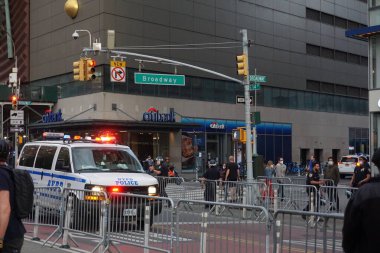 New York, New York - Haziran 12020: Manhattan, Union Square 'de toplanan insanlar. George Floyd 'u öldürdükten sonra polis şiddetini protesto etmek.