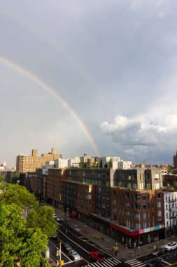 Manhattan şehir merkezinde, New York 'ta fırtına üstüne fırtına. Bulutlu gökyüzü