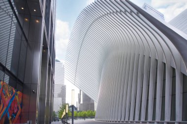 Santiago Calatrava tarafından tasarlanan Oculus 'un dışı. Dünya Ticaret Merkezi 'ndeki istasyon
