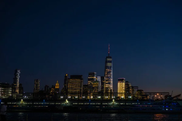 맨해튼의 지구에 허드슨 마천루 맨해튼 시내의 스카이라인 — 스톡 사진