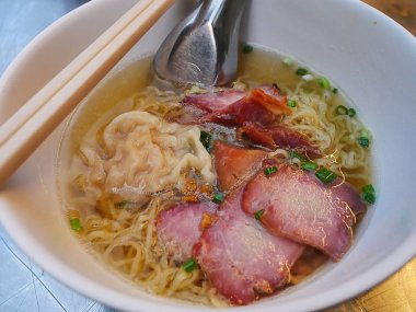 şehriye ve redpork ile hamur tatlısı.