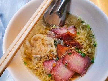 şehriye ve redpork ile hamur tatlısı.