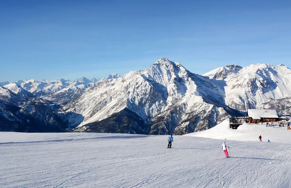 2019年12月28日 意大利 圣西西里里奥 圣西西里里奥的滑雪坡 许多滑雪者在拉茶街滑雪场滑行 — 图库照片