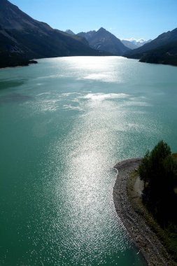 Cancano Gölü, Bormio yakınlarındaki Valdidentro belediyesinin Fraele Vadisi 'nde San Giacomo Gölü' ne bitişik yapay bir su havzasıdır..