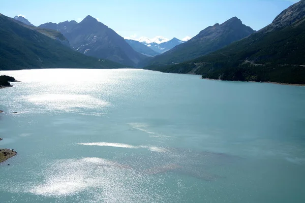 Cancano Gölü, Bormio yakınlarındaki Valdidentro belediyesinin Fraele Vadisi 'nde San Giacomo Gölü' ne bitişik yapay bir su havzasıdır..