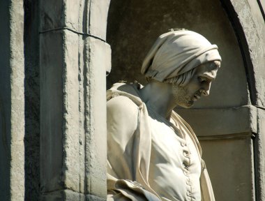 Pisa 'nın heykeltraşı ve mimarı olan Nicola Pisano heykeli Uffizi' nin dışındaki ünlü kutlamalar arasında 1200 yılında yaşamış. 