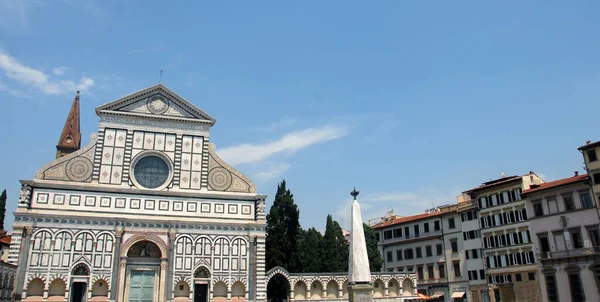 마리아 노벨라 대성당은 바티스타 알베르티가 피렌체에서 교회중 하나이다 아름다운 자수와 — 스톡 사진