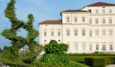 Venaria Reale Sarayı, UNESCO tarafından tanınan Piedmont Savoy Konutlarından biridir. Venara Sarayı mimar Amedeo di Castellamonte tarafından tasarlanmıştır..