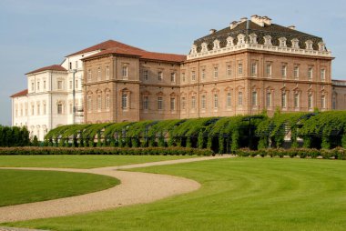 Venaria Reale Sarayı, UNESCO tarafından tanınan Piedmont Savoy Konutlarından biridir. Venara Sarayı mimar Amedeo di Castellamonte tarafından tasarlanmıştır..