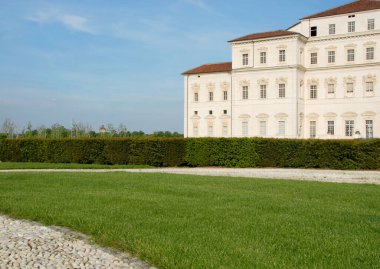 Venaria Reale Sarayı, UNESCO tarafından tanınan Piedmont Savoy Konutlarından biridir. Venara Sarayı mimar Amedeo di Castellamonte tarafından tasarlanmıştır..