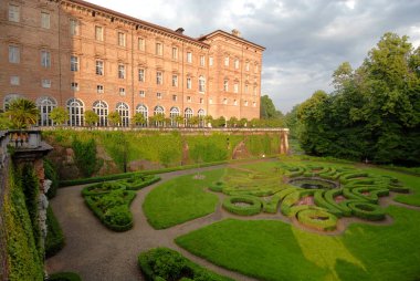 Agli Dükü, Piedmont yakınlarındaki Agli belediyesinde bulunan zarif bir Savoy kalesidir..