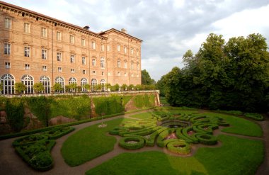 Agli Dükü, Piedmont yakınlarındaki Agli belediyesinde bulunan zarif bir Savoy kalesidir..